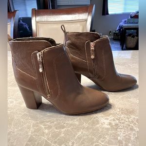 Antonio Melani Harlen boots, Size 7.5, excellent condition.